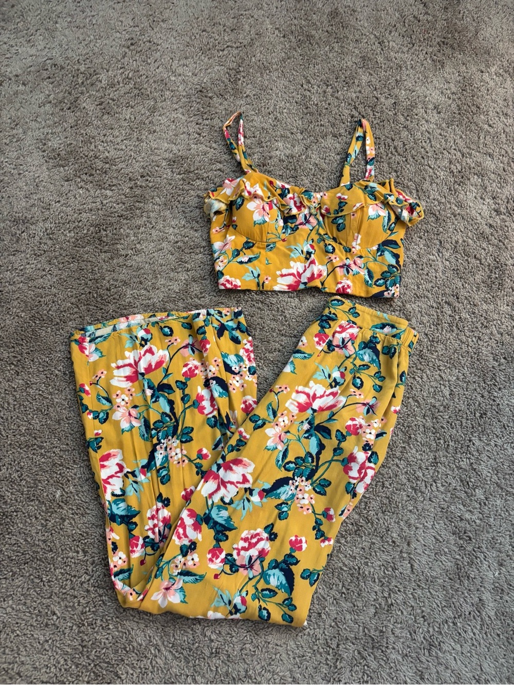 Xhilaration Mustard Floral 2 Piece Set